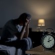 النمر يحذر: عدم انتظام النوم ليلاً يرفع خطر الجلطات القلبية بنسبة 26%