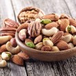 سلاح طبيعي ضد جلطات القلب.. كيف تحميك حفنة مكسرات 5 مرات أسبوعيا؟