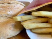 دراسة تؤكد أن الأطعمة عالية المعالجة تتسبب في الإدمان كالسجائر