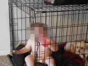 زوجة أب تحبس طفل داخل قفص للكلاب