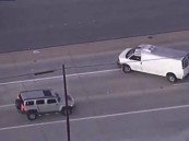 بعد مطاردة جنونية بالسيارات.. شرطة كاليفورنيا تُوقف متهماً بالسرقة (فيديو)