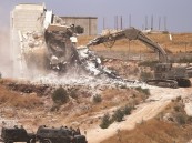 قوات الاحتلال تهدم منشأة في القدس وتتوغل وسط قطاع غزة