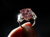 بنحو 29 مليون دولار.. بيع ماسة وردية نادرة على شكل كمثرى في مزاد علني