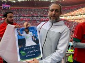 مصري يؤازر ” ياسر الشهراني ” من مدرجات المغرب وكرواتيا