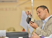 فريق الخدمات القنصلية بالسفارة اليمنية يباشر أعماله ويستقبل معاملات الجالية بالأحساء