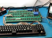 عرض أقدم جهاز كمبيوتر إصدار Apple الأصلي للبيع مقابل 240 ألف دولار