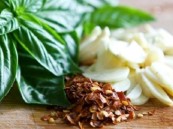 أهمها الثوم والريحان.. مضادات حيوية طبيعية وفعالة ضد البرد