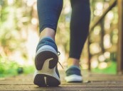 أبرزها تحسين التوازن.. دراسة: فوائد مذهلة للمشي إلى الخلف