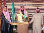 للوقوف على احتياجات الأهالي.. سمو محافظ الأحساء يتفقّد مركز الخن