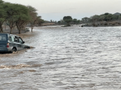 «المرور» يُحذر: عبور الأودية أثناء جريانها مخالفة تصل عقوبتها لهذا المبلغ الكبير
