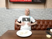 رجل تناول 124 وجبة “كباب” في شهر.. هذا ما حدث له