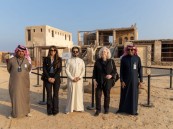 الملحق الثقافي بالقنصلية الأمريكية تزور (نقوش العقير)