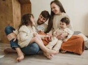 كيف يُمكن أن تؤثر نظرات الوالدين لبعضهما كشريكين في مخرجات طفلهما؟