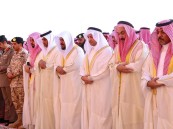 محافظ الأحساء يؤدي صلاة عيد الفطر المبارك