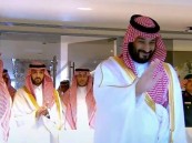 شاهد لحظة وصول ولي العهد إلى ملعب مباراة الهلال والوحدة.. ابتهاج وسعادة الحاضرين