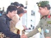 مدير “الجوازات” يتفقد المنافذ البحرية والجوية المستقبلة للقادمين من السودان