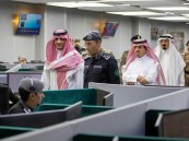 سمو الأمير عبدالعزيز بن سعود يتابع سير العمل في مركز العمليات الأمنية الموحدة (911) بمكة المكرمة