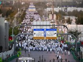 شاهد بالصور.. ضيوف الرحمن يتوافدون إلى صعيد عرفات لأداء ركن الحج الأعظم