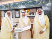 أمير الشرقية يستقبل الفائز بجائزة (كتب السلام) الدولية