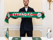 بالفيديو والصور.. لحظة توقيع “هندرسون” للانضمام إلى نادي الاتفاق