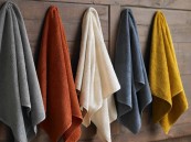 تحذيرات من مشاركة المناشف بين أفراد الأسرة.. عواقب صادمة