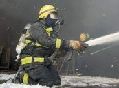 في الأحساء.. الدفاع المدني يخمد حريقًا في مصنع دون إصابات (صور)