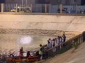 بالفيديو.. لحظة انتشال الدفاع المدني جثة الطفل الغارق بالأحساء