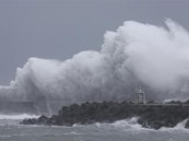 الإعصار “لان” يضرب غرب اليابان مصحوبا برياح عنيفة وأمطار غزيرة