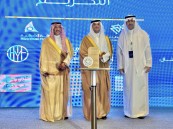 محافظ الأحساء يكرّم “الدوسري” مدير العلاقات العامة بصحيفة “الواحة نيوز”