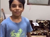 بالفيديو.. شاهد إبداع طفل في الأحساء يستخدم “الريموت” بطريقة مبتكرة