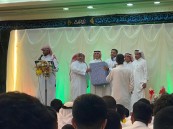 “العبدالوهاب” تكرم بطل سباحة أندية الأحساء
