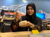 طبيبة أسنان تستعين بدورة النحت على الخشب لصقل مهاراتها الطبية