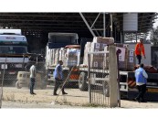 دخول 40 شاحنة بمعدات طبية إلى غزة وتعرض المستشفى الإندونيسي لهجوم