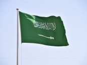 شاهد بالفيديو.. كيف منع كويتي أحد العمال من تنكيس علم السعودية؟