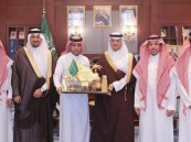 محافظ الأحساء يستقبل إدارة نادي العيون الرياضي