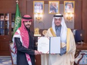 أعمال تدعوا للفخر.. محافظ الأحساء يكرّم مواطنًا تبرع بجزء من كبده لأحد المرضى