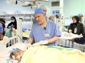 استغرقت 16 ساعة ونصف.. نجاح فصل التوأم السيامي النيجيري ” حسنة وحسينة ” بعد عملية جراحية معقدة