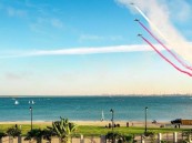 بالصور.. عروض جوية لفريق الصقور السعودية في سماء الجبيل الصناعية