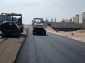 أمانة الأحساء تواصل عملها “سفلتة ” مُخطط المِنح في مدينة العيون