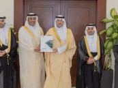 الأمير سعود بن طلال يطلع على التقرير السنوي لغرفة الأحساء
