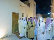 بالصور.. محافظ الأحساء يزور مدارس أسرة الشيخ أبوبكر الملا والمسجد التاريخي