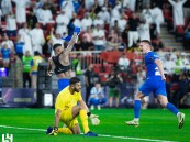 شاهد بالفيديو.. خبير يكشف عن خطأ تحكيمي في لقاء الهلال والاتحاد