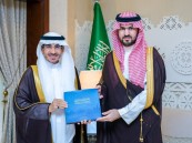 قدم كتابين من تأليفه.. نائب أمير الشرقية يستقبل الدكتور عبدالله بن حسين القاضي