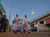 بالصور.. بدء توافد الحجاج إلى مشعر منى في يوم التروية