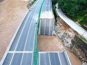 شاهد| لحظة انهيار جسر مرتفع في سيول الصين.. وسقوط 20 قتيلًا