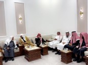 فضيلة الشيخ عبدالله الرسي يزور مجلس أسرة السليم بالعيون