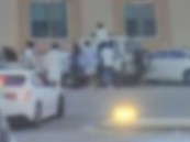 تعرضت لعطل.. المرور يكشف تفاصيل فيديو تجمع أشخاص حول مركبة أمنية