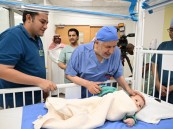 بأمر الملك سلمان وولي العهد.. بدء عملية جراحية معقدة لفصل توأم طفيلي عن رضيع مصري بالرياض