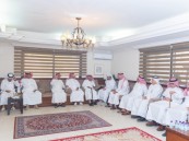 وكيل إمارة الشرقية يعزي أسرة العطيشان في وفاة والدتهم