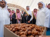 بالصور.. محافظ الأحساء يزور مزاد موسم صرام التمور 2025 ويطلع على آليات تنظيمه